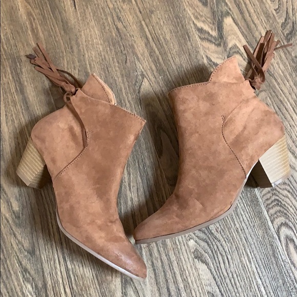 Qupid Shoes - Qupid Western Pointed Booties with Tied Fringe